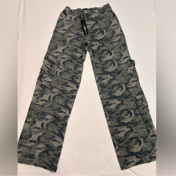 Fashion Nova Berkley Washed Camo Cargo Pants Wide Leg Pockets Size Small S - Picture 1 of 9